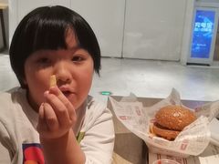 -The Habit Burger Grill 哈比特汉堡(复兴soho店)