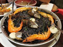 传统西班牙墨鱼汁海鲜饭-BROWNSTONE布朗石西班牙餐厅(深圳湾店)