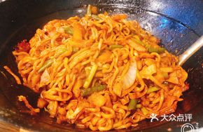 Pork Belly Iron Pot Noodles