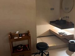 -灸春堂·艾灸·痛症·整脊连锁(之江银泰店)