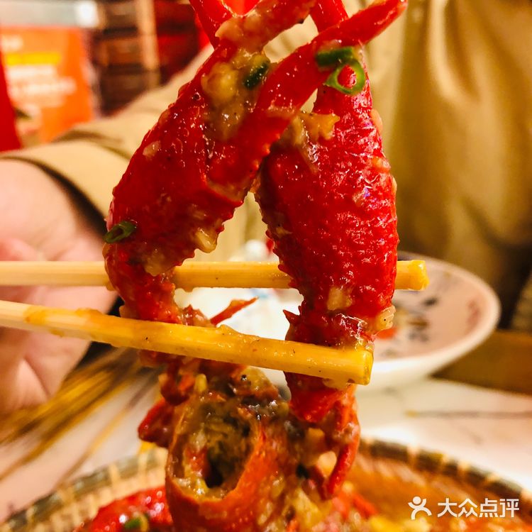 某三和小辉哥我站小辉哥
