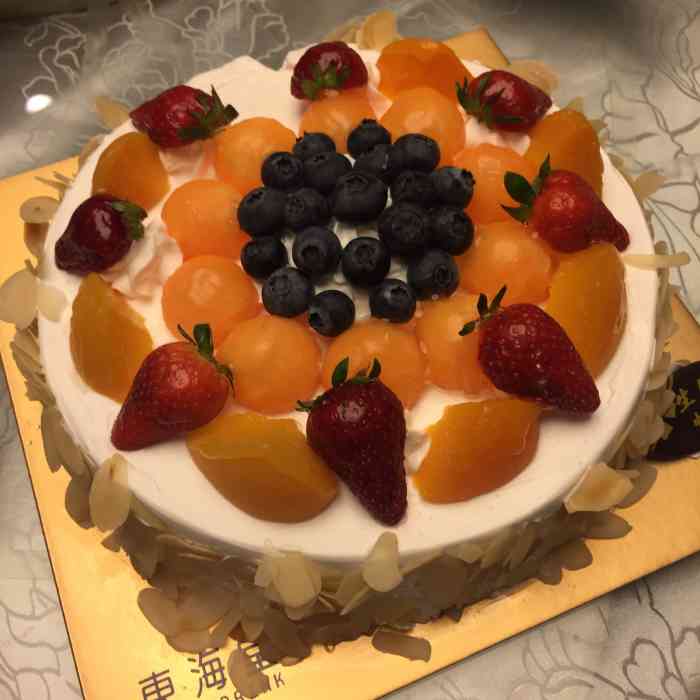 打分 很久没帮衬过东海堂了,这次家人订的生日蛋糕还不错,不会太甜太