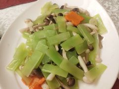 莴苣炒双菇-柳京酒店(滨江中路店)
