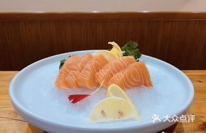 Thick-cut Salmon Sashimi