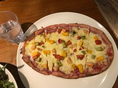 甜菜牛油果鲜虾披萨-JINNS锦时 steak&pizza(浸信会礼拜堂旧址店)