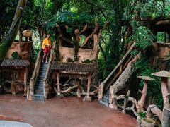 -天门沟九州驿站树上汤泉