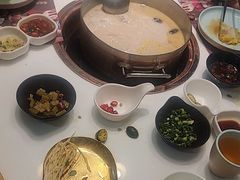-洪氏嗨捞·猪肚鸡火锅(阳光天地店)