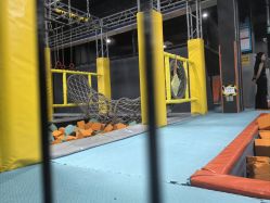 -蹦贝运动中心·蹦床·攀岩·闯关(龙岗店)