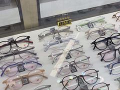 -美式眼镜·授权蔡司.依视路.尼康.豪雅.明月(南翔印象城店)