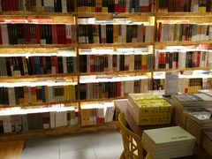 -新华里咖啡书吧(新华书店小寨店)