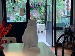 -彳亍咖啡·这里(水湾路店)