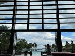 -亚龙湾喜来登·美景台大堂吧