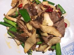杏鲍菇炒牛肉-云海肴·汽锅鸡·云南菜(美罗城店)