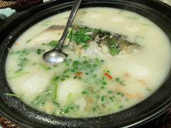 荠菜圆子鱼头汤-俊江南时尚创意餐厅