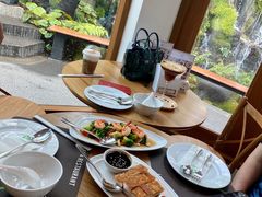 -Chom Cafe and Restaurant