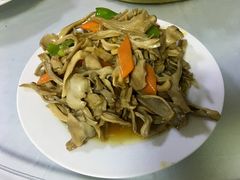 肉炒栗树蘑菇-何适山庄 ·可团建(水长城P2停车场店)