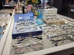 -宏宇眼镜蔡司依视路折扣店(兆佳眼镜城店)