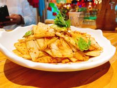 菠萝芒果拌苦瓜-老滇山寨•云南特色菜•地方菜•民族风情歌舞表演(金碧店)