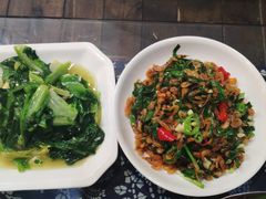 -临江餐馆二楼美食部落