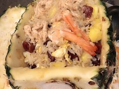 菠萝海鲜炒饭-柒味蒸汽海鲜