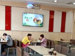 大堂-李先生牛肉面大王(营口大润发店)