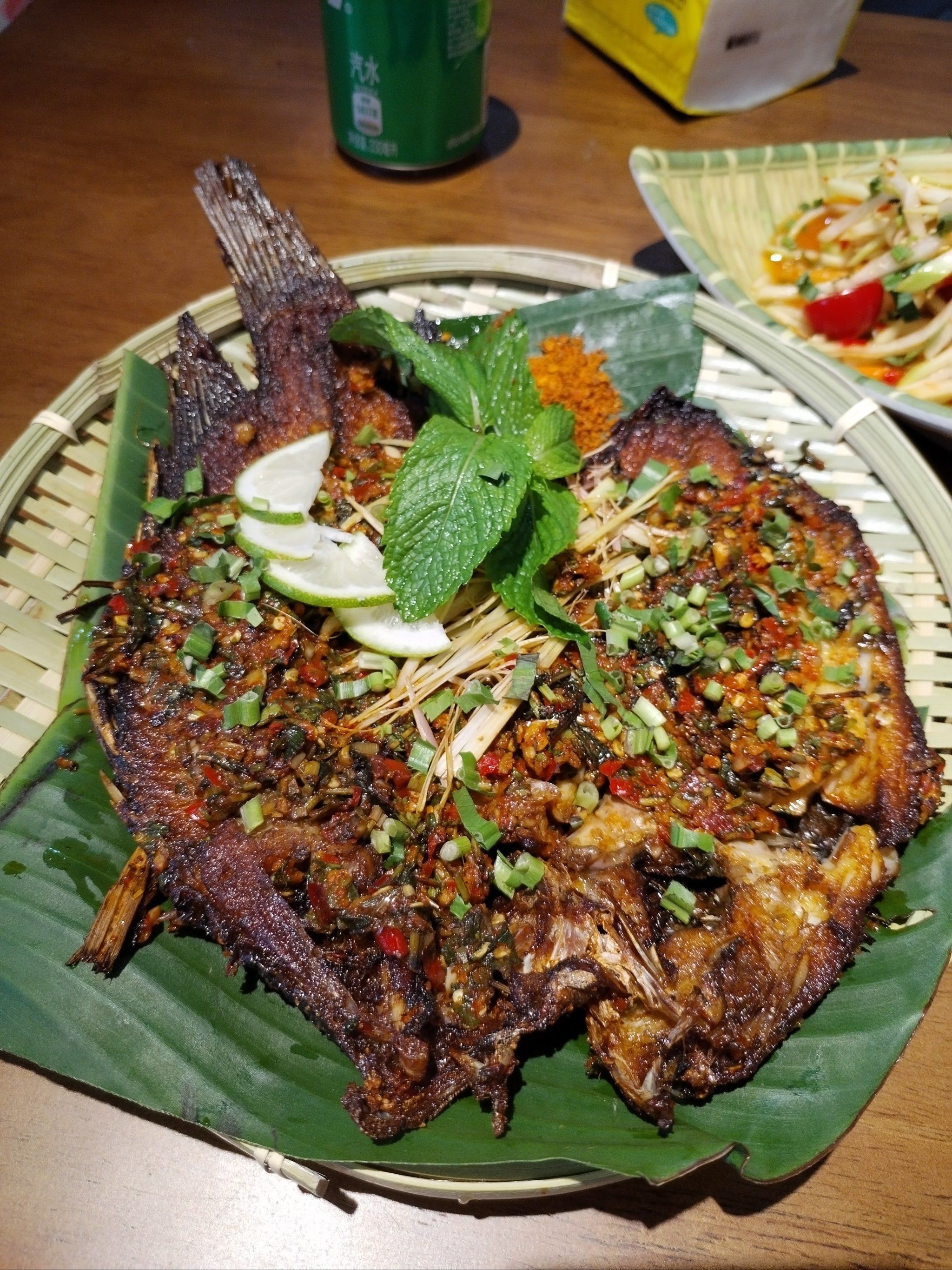 「香茅草烤鱼」之前在版纳那边吃过,一直觉得也只有云南才吃罗非鱼