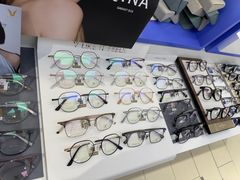 -美式眼镜·授权蔡司.依视路.尼康.豪雅.明月(南翔印象城店)
