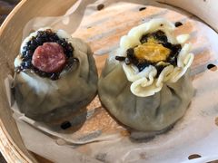 咸蛋黄乌米烧麦-佬泰丰斋· 乌镇茶食餐厅