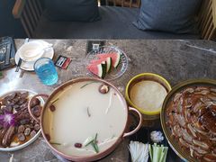-三人行骨头王火锅(长寿店)