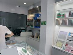 -光明眼镜·蔡司授权(徐泾店)
