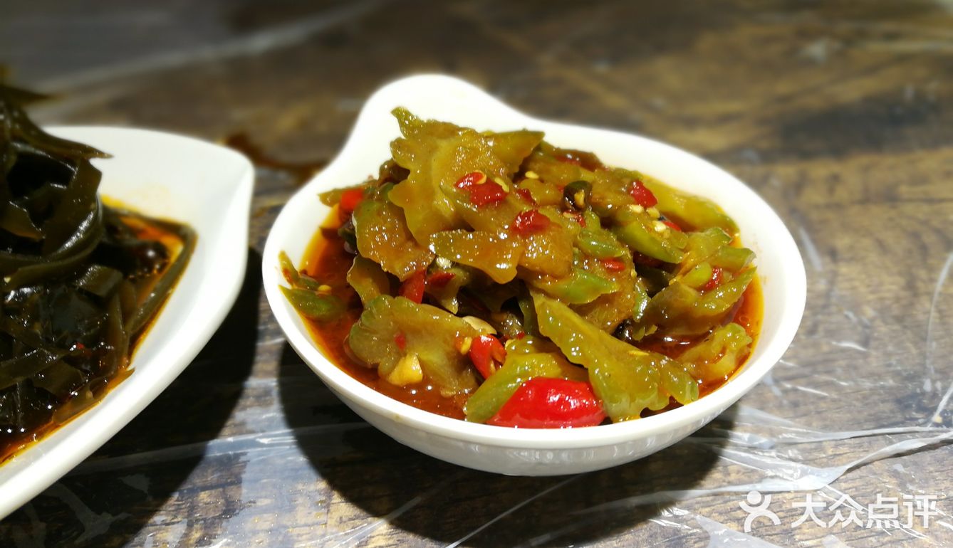 对于重口味的我来说，觉得少了点啥！藕片吃在嘴里太生了