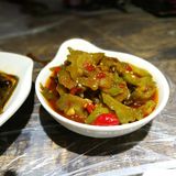 对于重口味的我来说，觉得少了点啥！藕片吃在嘴里太生了