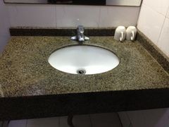 大床房洗手台-南京夫子庙国际青年旅舍(平江府路店)