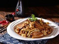 五花肉压黄金钩-老六杀猪菜(进乡街店)