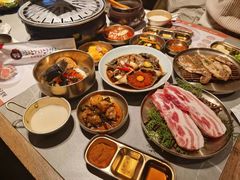-草家酱蟹炭火烤肉店(珲春南路一店)