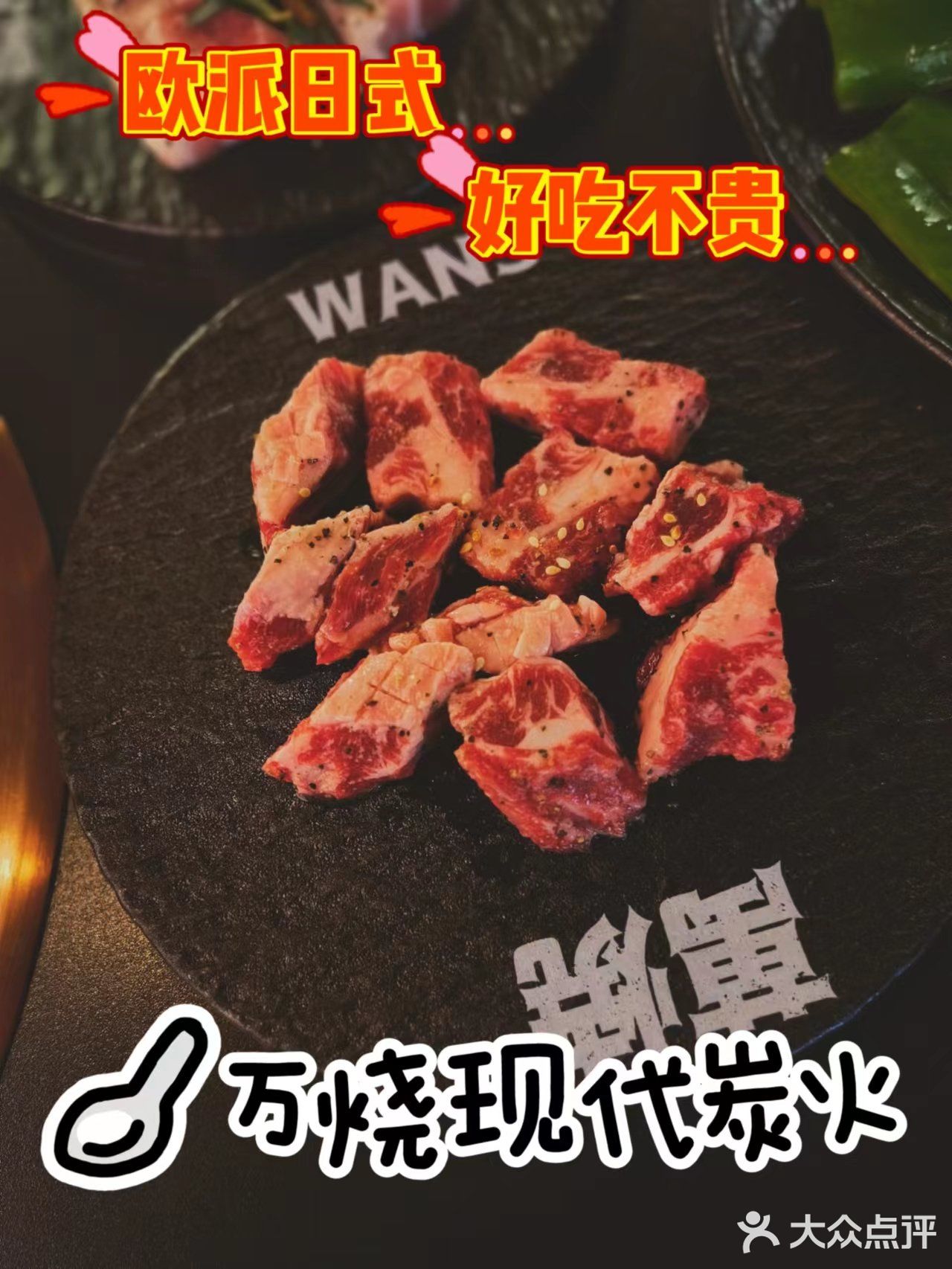 因为这里的服务员是最不像服务员的了