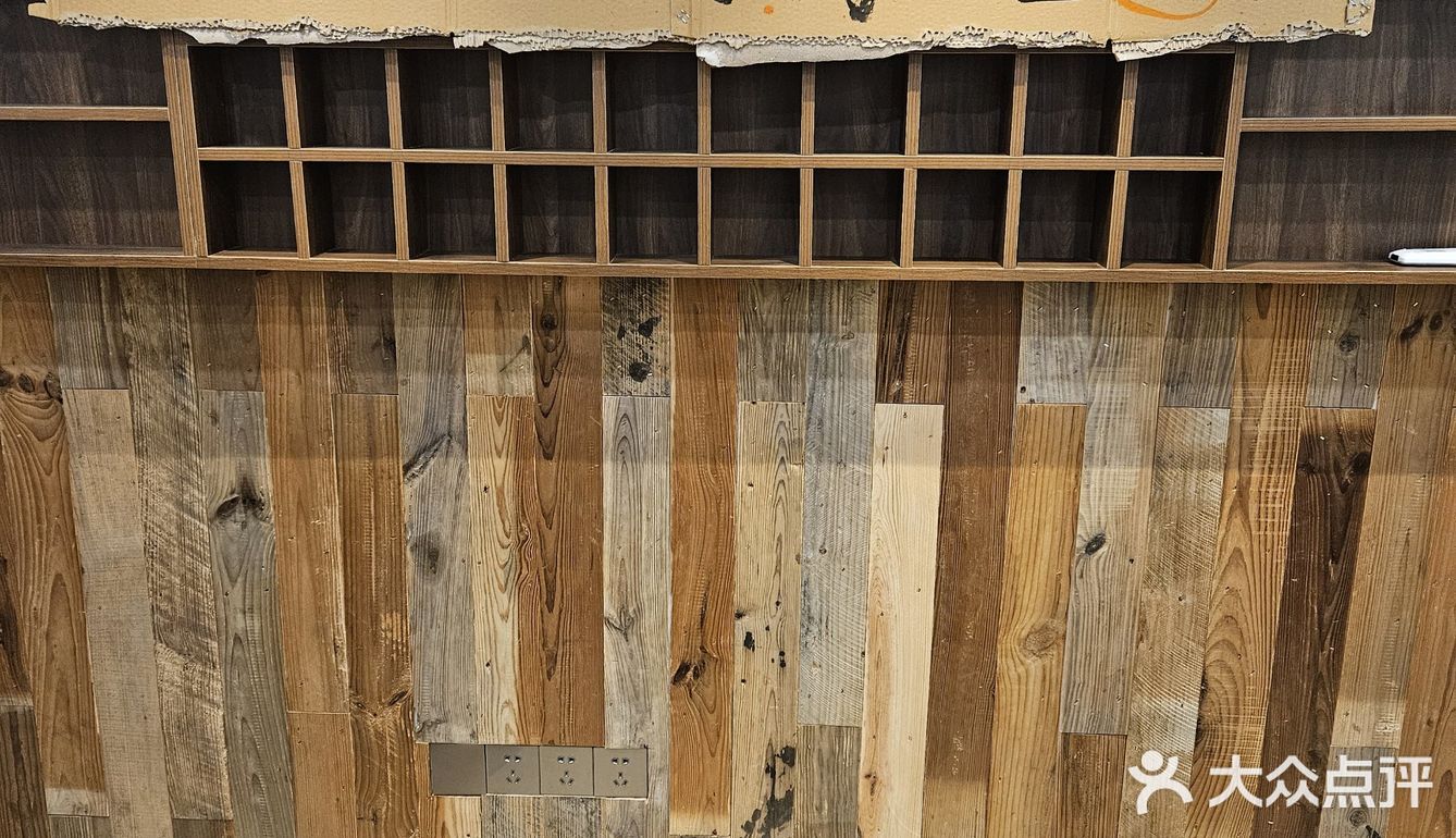 这家冒烤鸭里居然还有炸蛋，豆花，玩的很溜呀