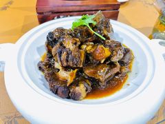 红烧牛尾-悦真雅院·四合院·清真私房菜(雍和宫店)