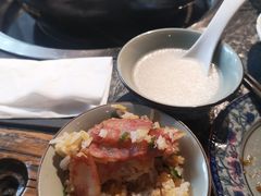 煲仔饭-大匠工房古船木艺术餐厅·猪肚鸡专门店(长白仙岛店)