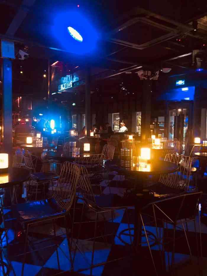 808 livehouse-"[环境] 就在九眼桥,人也还算旺,和朋友.