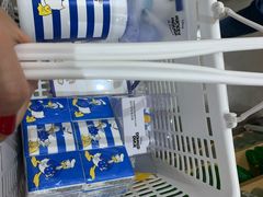 -名创优品(北京新中关购物中心地铁层店)