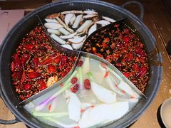 四喜鸳鸯锅-白乐天毛肚火锅馆(解放碑店)