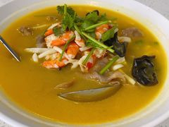 酸汤牛腩凤尾虾-巧克力渔家.小船海鲜胶东菜(万平口店)