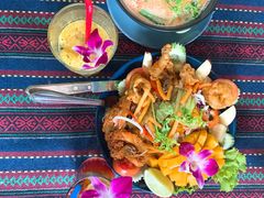 芒果海鲜沙拉-Tikky Cafe