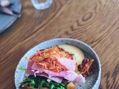 华夫饼配水波蛋配火腿-BOR Eatery(安福路店)