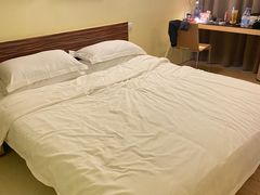 -卡罗酒店(东门晒布地铁站店)