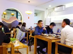 大堂-毛辣果·贵州红酸汤牛肉火锅(西单店)