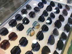 -现代眼镜批发城(威海路店)