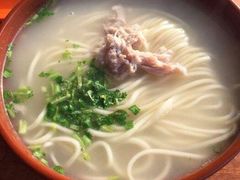 -亮亮面馆(经六路店)