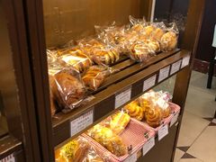 -红宝石·鲜奶小方·海派西点房(南丹店)